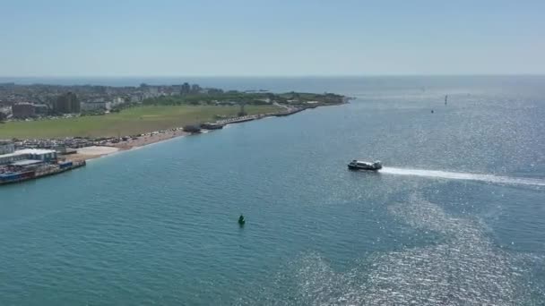 ホバークラフト夏の空中ビューでホバーポートに到着 — ストック動画