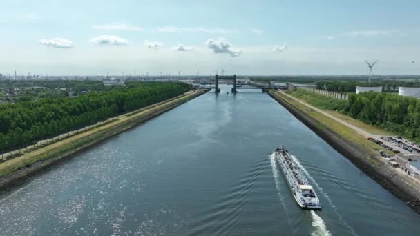 Folyadékszállító Tartályhajó Rakomány Szállítása Rotterdami Kikötőn Keresztül — Stock videók
