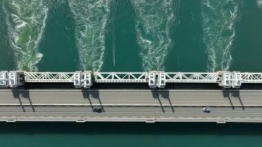 Hollanda 'daki Fırtına Dalgası Bariyer Köprüsü Kuşbakışı Görünümü