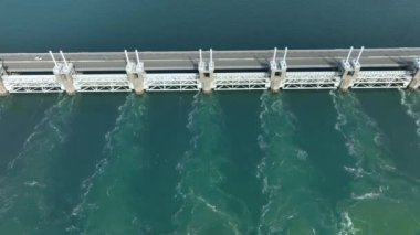 Hollanda 'daki Fırtına Dalgası Bariyeri Anakarayı Selden Koruyor