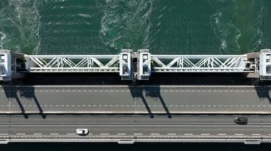 Deniz Suyu Fırtına Bariyeri Köprüsünden Geçiyor