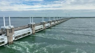 Hollanda 'da Doğu Scheldt Fırtına Dalgası Bariyeri