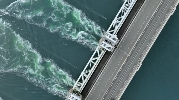 Bird Eye View Storm Surge Barrier Bridge Στην Ολλανδία — Αρχείο Βίντεο