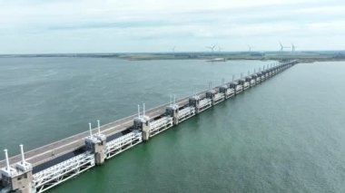 Hollanda 'da Doğu Scheldt Fırtına Dalgası Bariyeri