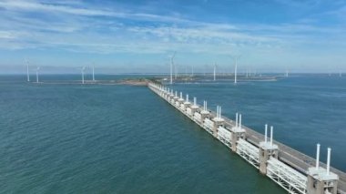 Doğu Scheldt 'teki Fırtına Dalgası Bariyeri Hollanda' yı denizden koruyor