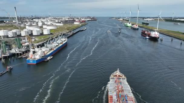 Råoljetankfartyg Hamn Redo Att Lossa Petrokemikalier Depå — Stockvideo