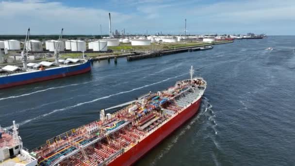 Crude Oil Tanker Ship Arriving Port Unload Petrochemicals Depot — Stock Video