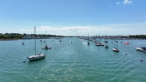 Motorboten Jachten Schepen Rivier Hamble Zomer — Stockvideo