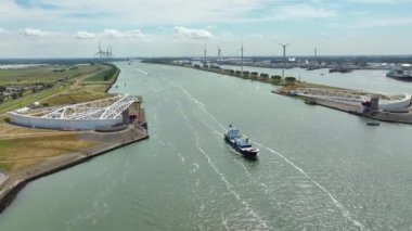 Rotterdam Limanı 'ndaki Fırtına Dalgası Bariyeri
