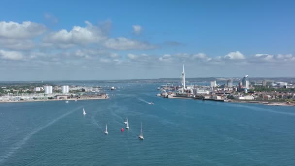 Portsmouth Harbour Entree Luchtfoto Zomer — Stockvideo