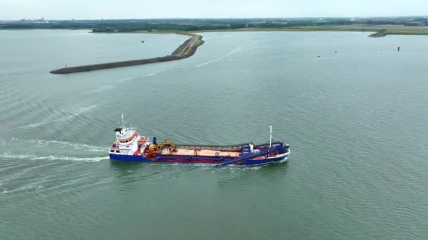 Auto Descarregamento Graneleiro Vista Aérea Navio Transportador — Vídeo de Stock