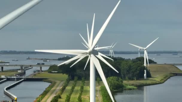 Rüzgar Türbinleri Yenilenebilir Yeşil Elektrik Üretiyor — Stok video