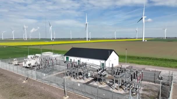 Een Windmolenpark Substation Een Kalme Dag Die Geen Stroom Genereert — Stockvideo