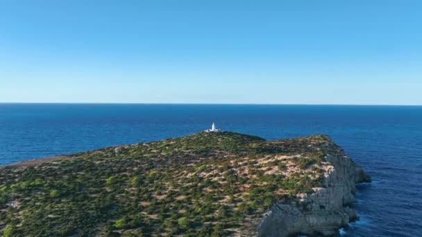 Φάρος Στην Ίμπιζα Στην Κορυφή Ενός Ψηλού Βράχου Αεροφωτογραφία — Αρχείο Βίντεο