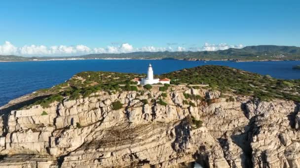 Farol Topo Penhasco Íngreme Com Vista Para Oceano Ibiza — Vídeo de Stock