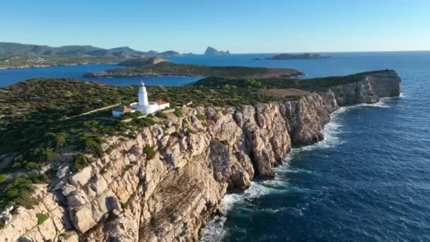 Faro Cima Acantilado Con Vistas Océano Ibiza — Vídeos de Stock