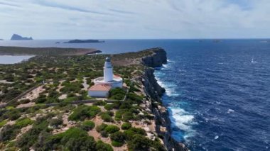 İbiza 'nın batı kıyısındaki deniz feneri.