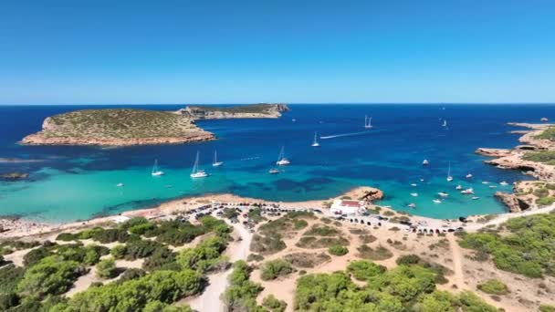 Ibiza Turquoise Wateren Bij Cala Bassa Luchtfoto — Stockvideo