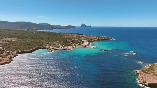 Ibiza Τυρκουάζ Νερά Στην Cala Bassa Aerial View — Αρχείο Βίντεο