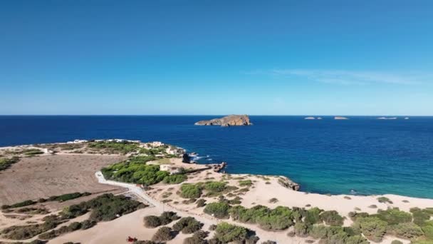 Ibiza Turquoise Wateren Bij Cala Bassa Luchtfoto — Stockvideo