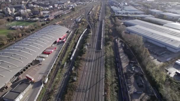 Commuter Trens Depósito Vista Aérea Londres — Vídeo de Stock