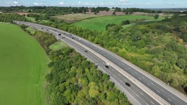 夏季空中景观下伦敦附近的M1高速公路 — 图库视频影像