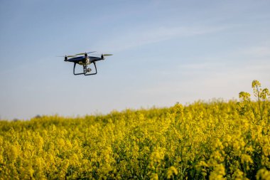 Petrol Tohumu Ekin İzleme Tesisi 'nde Uçan Çiftçi Dronu