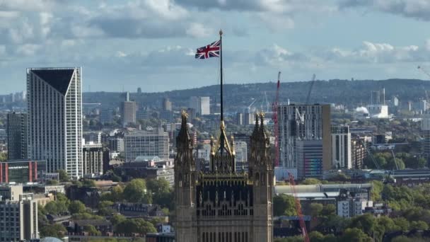 Флаг Юнион Джек Развевается Высоко Над Вестминстерским Дворцом — стоковое видео