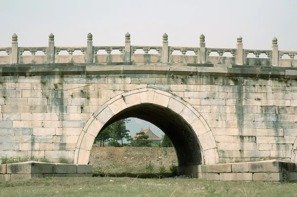 Stenen boogbrug — Stockfoto