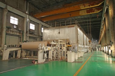 bir kağıt fabrikası fabrikada mekanik ekipman