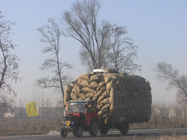 Overload transportation vehicle — Stock Photo, Image