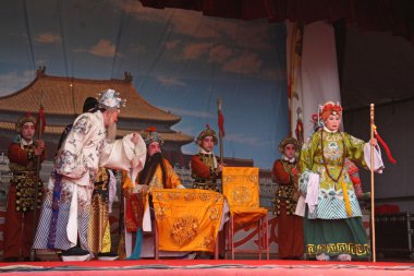 tiyatro gösterileri