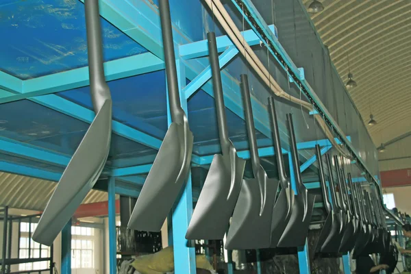 Steel shovels production line — Stock Photo, Image