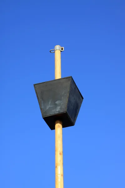 Balde no céu azul — Fotografia de Stock