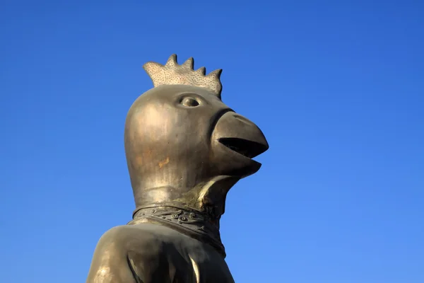 Aureate sculpture at the blue sky — Stock Photo, Image