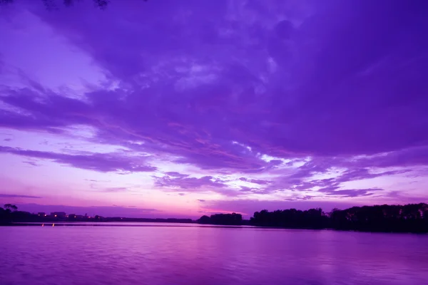 Nächtliche Flusslandschaft — Stockfoto