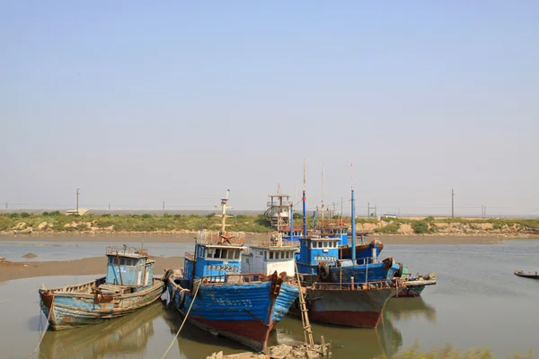 Navires dans le terminal du port de pêche — Photo