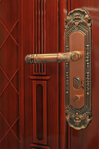 金属製のドアのハンドル — ストック写真