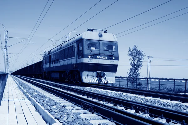 Vlak v železnici — Stock fotografie