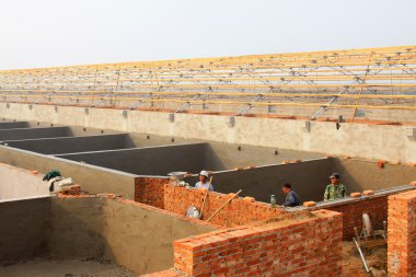 bitmemiş bir fabrika binası