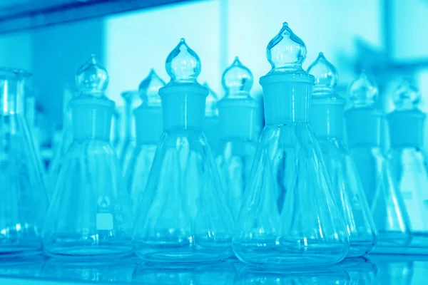 Glas material kemiska Laboratorieartiklar av glas — Stockfoto