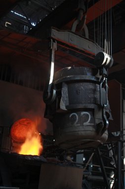 harap bir fabrika binasında
