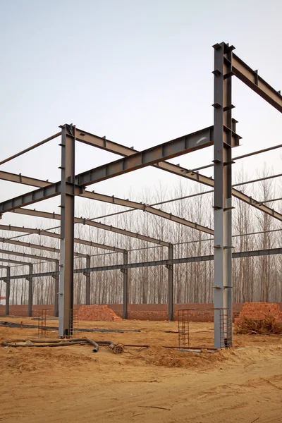 Endüstriyel Üretim Atölyesi çelik çatı kiriş — Stok fotoğraf