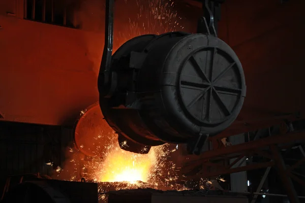 Vervallen gebouw in een fabriek — Stockfoto