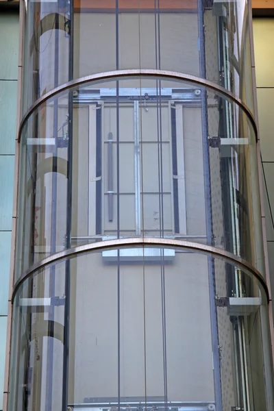 Venku skleněný výtah — Stock fotografie