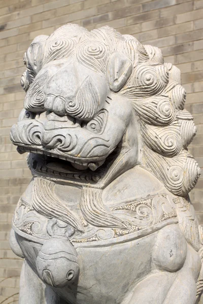 Löwenkopf aus Stein — Stockfoto