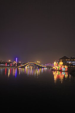gece sahne su parkı