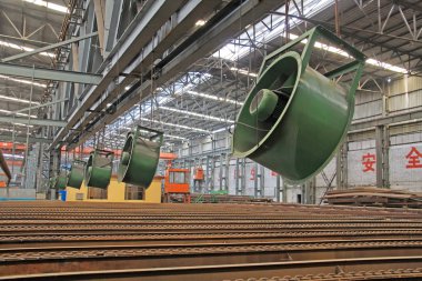 bir atölyede mekanik ekipman