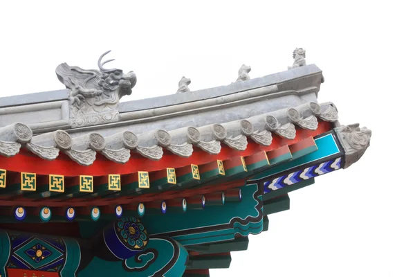 Skulptur in der Traufe des Zhengjue-Tempels in der alten Sommerpala — Stockfoto