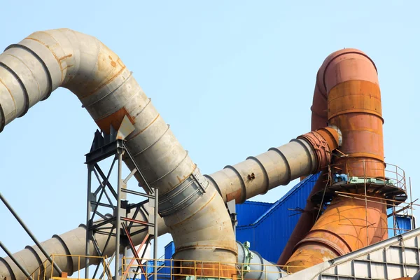Equipamento de sistema de remoção de poeira elétrica em uma fábrica — Fotografia de Stock